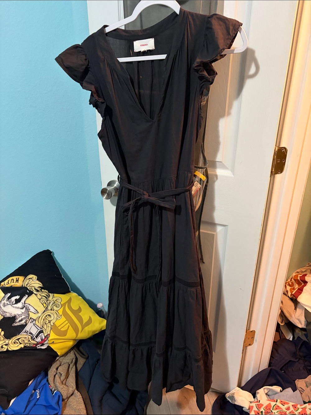 XiRENA Black Tiered Midi Dress with Tie Waist and Flutter Sleeves - Picture 3 of 3